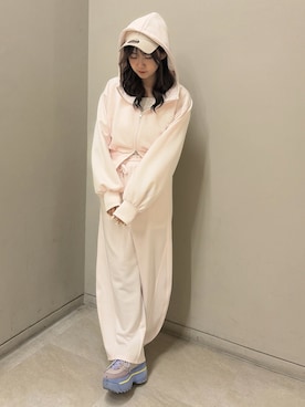 「one after another NICE CLAUP(ワンアフターアナザーナイスクラップ)の【セットアップ可能】ウエストレースカットパンツ(スウェットパンツ、ピンク系)」を使った、Rio【 骨スト / ブルベ夏 】さん(レディース・163cm)の春コーディネート