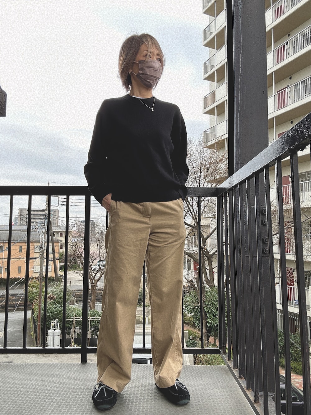 「高身長女子、カジュアルコーデ、プチプラ、50代カジュアル」｜「UNIQLOのアイテム（その他パンツ、ベージュ系）」を使った、Hana0321さん（レディース・171cm）の春コーディネートの1枚目の写真