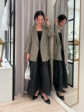 「アイテム（ブローチ/コサージュ）」を使った、iwagashira Natsumiさん（レディース・168cm）の秋コーディネート