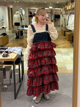 「アイテム（ジャンパースカート、レッド系）」を使った、rimi_wcloさん（レディース・164cm）の春コーディネート