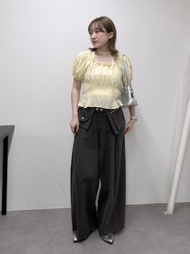 「w closet（ダブルクローゼット）のドビードットホルターBL（シャツ/ブラウス、イエロー系）」を使った、rimi_wcloさん（レディース・164cm）の春コーディネート