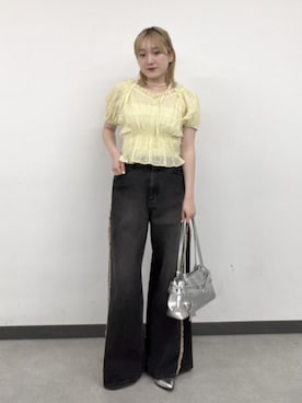 「w closet（ダブルクローゼット）のフリンジバギーデニムパンツ（デニムパンツ、ブラック系）」を使った、rimi_wcloさん（レディース・164cm）の春コーディネート