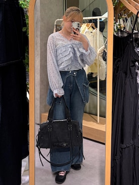 「w closet（ダブルクローゼット）のポケットベルト付きフレアデニム（デニムパンツ、ブルー系）」を使った、rimi_wcloさん（レディース・164cm）の春コーディネート