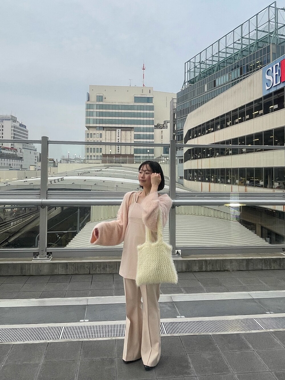 「ファッションを楽しもう、休日コーデ、秋コーデ」｜「midealのアイテム（チュニック、ホワイト系）」を使った、manaさん（レディース・157cm）の秋コーディネートの1枚目の写真