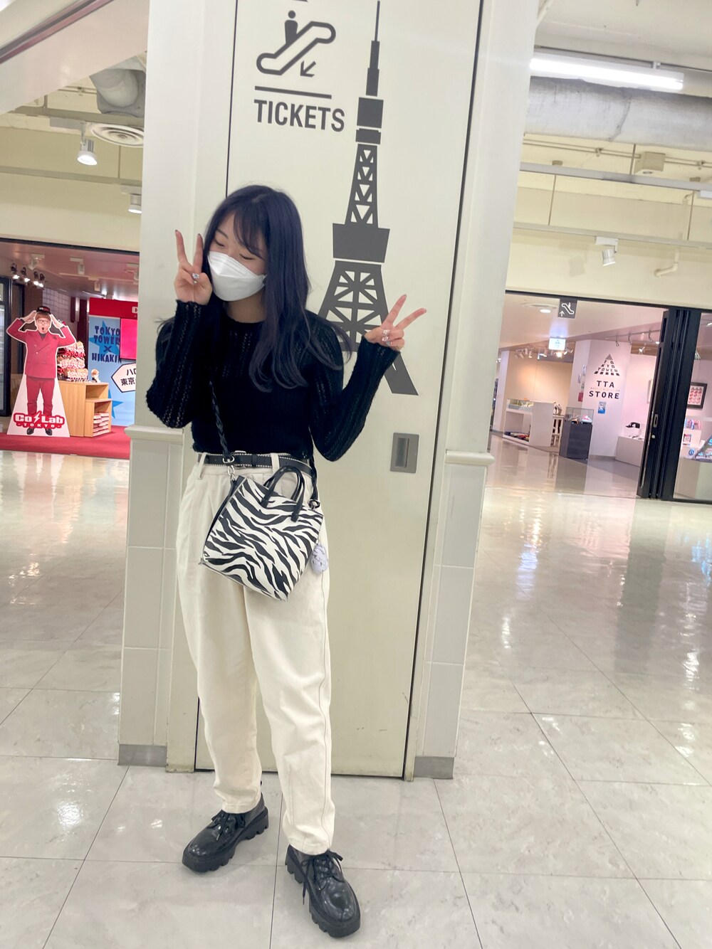 「ラブアンドピース2021、秋のコーデ、シンプルコーデ、モノトーン、ゼブラ柄、パープルヘア」｜「Bershkaのアイテム（ニット/セーター、ブラック系）」を使った、manaさん（レディース・157cm）の秋コーディネートの1枚目の写真