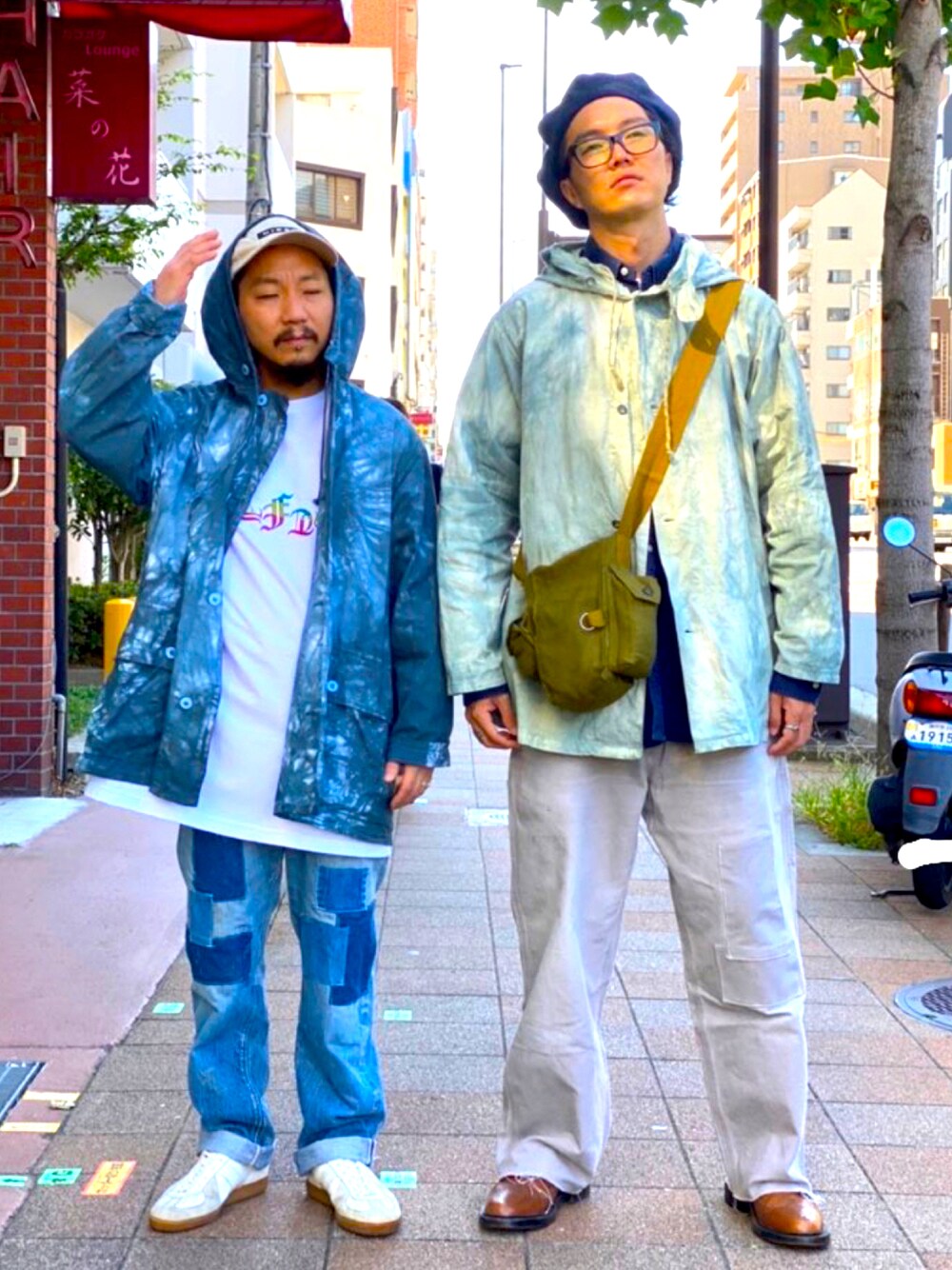 「古着、コート、ミリタリー、アメカジ、パーカー、タイダイ柄、古着屋、古着コーデ、秋コーデ、スノーパーカー、ミリタリーコーデ、後染め、オーバーダイ、秋服準備はじめました、だから秋服が好き」｜「VINTAGEのアイテム（デニムパンツ、ブルー系）」を使った、tsutomuneさん（メンズ・180cm）の秋コーディネートの1枚目の写真