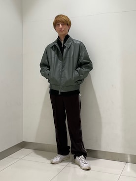 「カラーパンツ」｜「アイテム（その他アウター）」を使った、kyoroさん（メンズ・177cm）の冬コーディネート