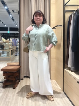 「Jena espace merveilleux(ジェナ エスパスメルヴェイユ)のバックギャザーシアーシャツ(シャツ/ブラウス、グリーン系)」を使った、jiinajena77さん(レディース・159cm)の春コーディネート