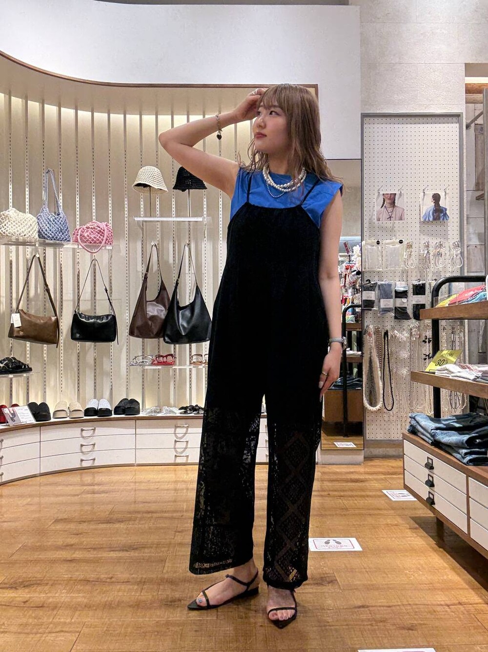 「骨格ストレート、高身長、カジュアル、カジュアルコーデ」｜「LOWRYS FARMのパールタレンネックレス　249411（ネックレス、ベージュ系）」を使った、soyosukeさん（レディース・170cm）の春コーディネートの1枚目の写真