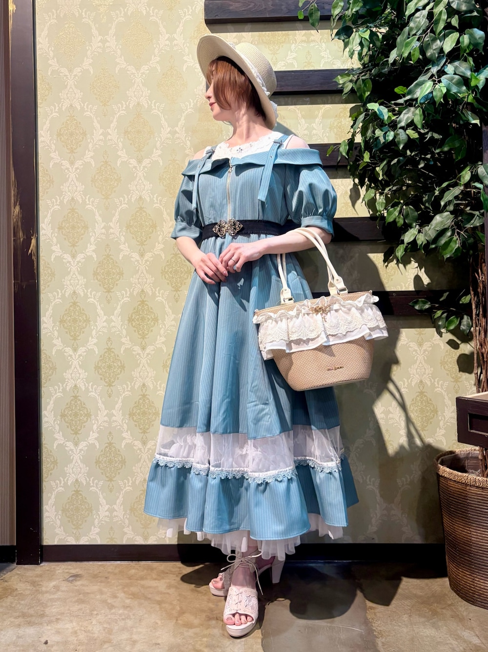 「サンダル、やっぱり帽子が好き、お出かけコーデ、リボン、デートコーデ、ワンピース、きれいめカジュアル、レイヤードスタイル、axes femme、カタログ掲載アイテム_axes femme、おでかけコーデ、初夏コーデ、大人かわいい、大人女子、大人可愛い」｜「axes femmeのレースリボンフリルカンカン帽（ハット、ホワイト系）」を使った、ハナミズキさん（レディース・158cm）の春コーディネートの1枚目の写真