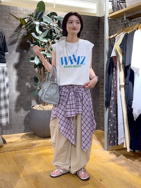 「JEANASIS（ジーナシス）のレトロカラーロゴプリントNS/1051158（Tシャツ/カットソー、グレー系）」を使った、airiさん（レディース）の夏コーディネート