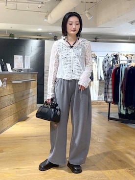 「JEANASIS（ジーナシス）の2WAYスタッズボストン/637456（ボストンバッグ、ブラック系）」を使った、airiさん（レディース）の春コーディネート