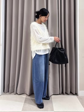 「ITEMS URBANRESEARCH（アイテムズ アーバンリサーチ）のフェザーVネックニットベスト（ベスト、ホワイト系）」を使った、aiさん（レディース・159cm）の秋コーディネート