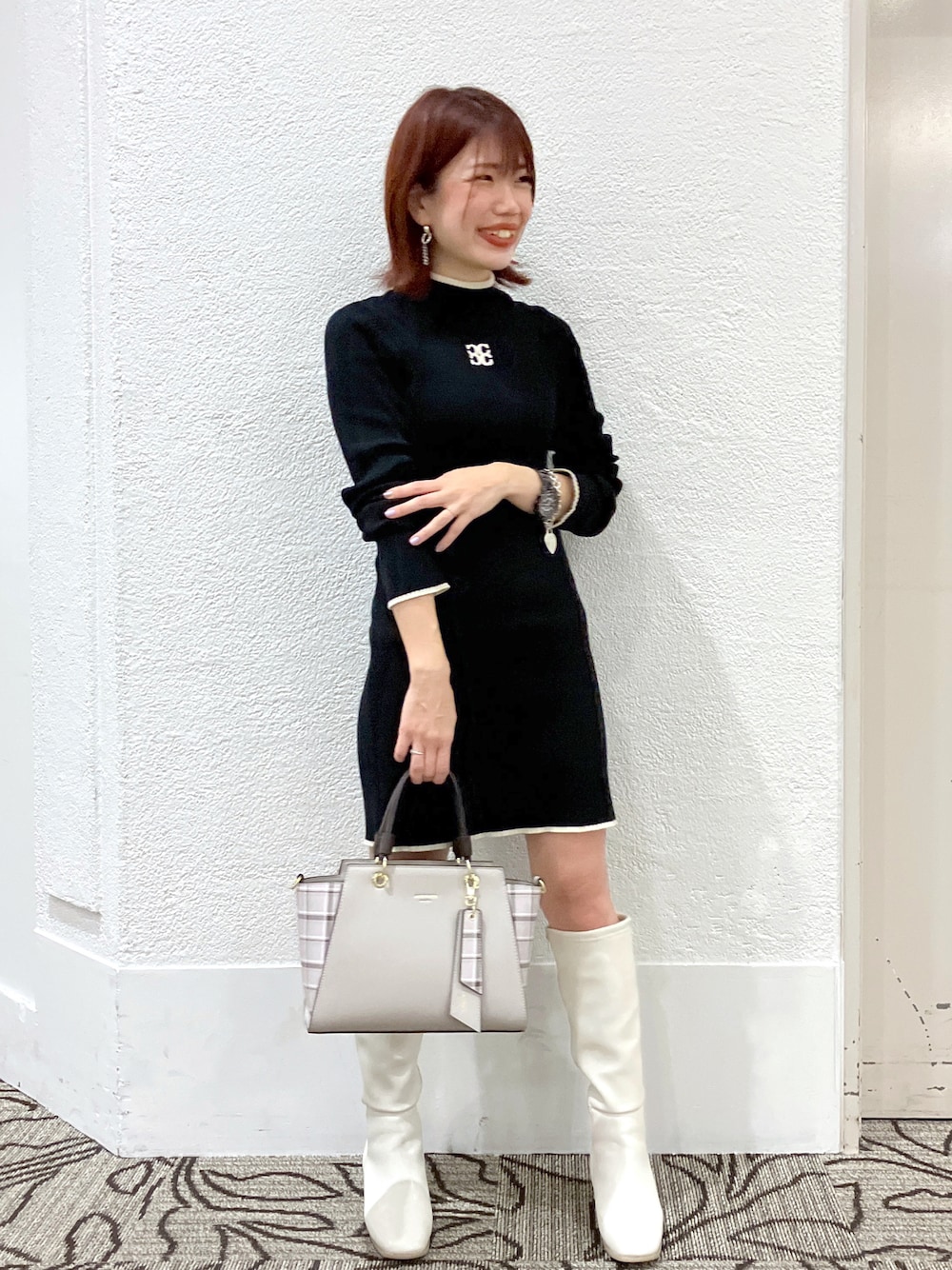 「秋コーデ、秋冬コーデ、低身長コーデ、プチプラコーデ、大人かわいい、チェック柄、ロングブーツ」｜「& chouetteの★チェック柄２WAYシンプルハンドバッグ（ハンドバッグ、ベージュ系）」を使った、yosshiii0725さん（レディース・154cm）の秋コーディネートの1枚目の写真