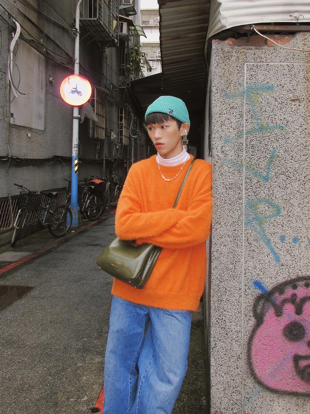 「PBLIMのPAGEBOYLIM/カラフルビーニー（ニットキャップ/ビーニー、グリーン系）」を使った、Hsuanさん（メンズ・174cm）の冬コーディネートの1枚目の写真