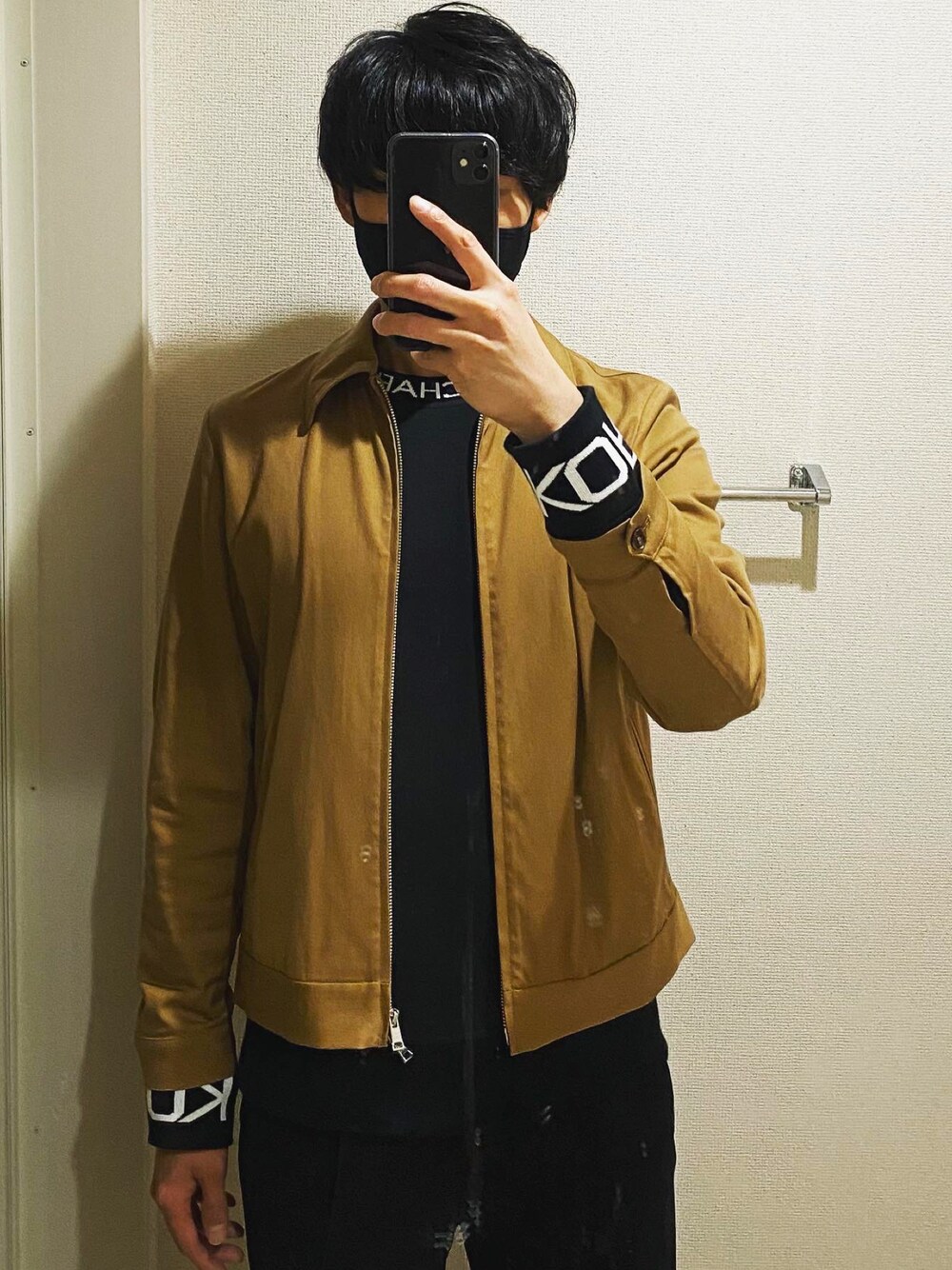 「未来のWEARISTAプロジェクト、秋冬コーデ、おしゃれさんと繋がりたい、いいね、save、フォローお願いします🤑、マイケルコース、パブリックトウキョウ、ルイス(Lui's)、カジュアルコーデ、ベージュコーデ」｜「PUBLIC TOKYOのストレッチジップアップブルゾン（ブルゾン、ベージュ系）」を使った、サッカーさん（メンズ・175cm）の冬コーディネートの1枚目の写真