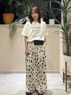 「LOWRYS FARM（ローリーズファーム）のカンドウフィットＫｎｉｔサンダル 637889（Sandals、シルバー系）」を使った、　友合亜さん（レディース・156cm）の夏コーディネート