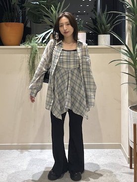 「LOWRYS FARM（ローリーズファーム）のチェーンハンドルＢＡＧ 607917（ショルダーバッグ、ブラック系）」を使った、　友合亜さん（レディース・156cm）の春コーディネート