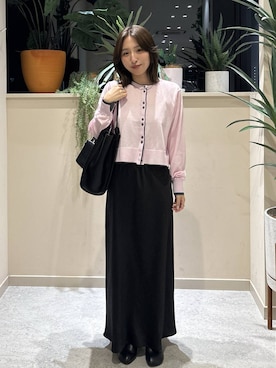 「LOWRYS FARM（ローリーズファーム）のストレッチサテンスカート　 290120（スカート、ブラック系）」を使った、　友合亜さん（レディース・156cm）の春コーディネート