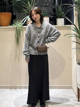 「LOWRYS FARM（ローリーズファーム）のストレッチサテンスカート　 290120（スカート、ブラック系）」を使った、　友合亜さん（レディース・156cm）の春コーディネート