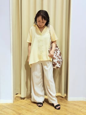 「SHOO・LA・RUE（シューラルー）の【ひんやり/UV】ほんのりシアーで上品な バックギャザーブラウス（シャツ/ブラウス、イエロー系）」を使った、world.kumaさん（レディース・154cm）の夏コーディネート