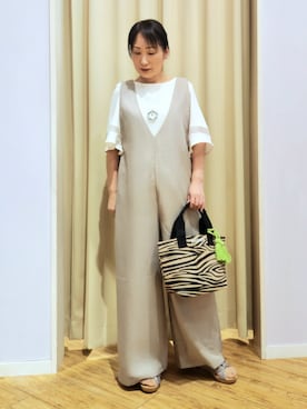 「SHOO・LA・RUE（シューラルー）の【洗濯後しわになりにくい/S-LL】ゆったりらくちんきれい見え　シンプルだから使いやすい 大人のオールインワン（サロペット/オーバーオール、ベージュ系）」を使った、world.kumaさん（レディース・154cm）の春コーディネート