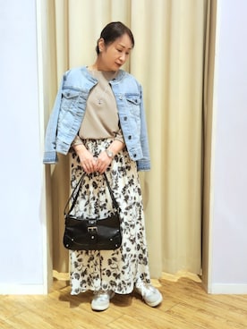 「SHOO・LA・RUE（シューラルー）の【SHOO・LA・RUE DENIM】大人のための ストレッチ コンパクトデニムジャケット（デニムジャケット、ブルー系）」を使った、world.kumaさん（レディース・154cm）の春コーディネート