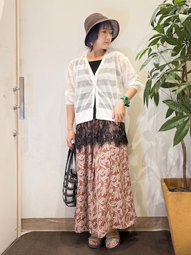 「SHOO・LA・RUE（シューラルー）の【洗濯機可/S-LL】涼し気な透け感 日差し冷房対策に シアーボーダーカーディガン（カーディガン/ボレロ、ホワイト系）」を使った、misakiさん（レディース・157cm）の夏コーディネート