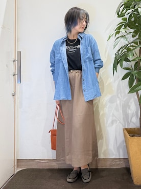 「SHOO・LA・RUE（シューラルー）の【綿100%/UV/S-LL/体型カバー】優しく透ける 柔らかシアーデニムシャツ（シャツ/ブラウス、ブルー系）」を使った、misakiさん（レディース・157cm）の夏コーディネート