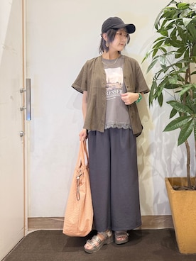 「SHOO・LA・RUE（シューラルー）の【セットアップ可/S-LL/洗濯機可】麻調Ⅴネックタックブラウス（シャツ/ブラウス、グリーン系）」を使った、misakiさん（レディース・157cm）の夏コーディネート