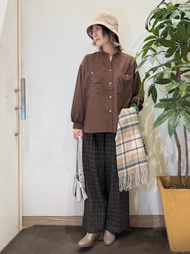 「アイテム（ストール/ショール）」を使った、misakiさん（レディース・157cm）の秋コーディネート