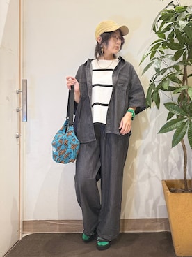 「SHOO・LA・RUE（シューラルー）のシャイニー素材キャップ（キャップ、ベージュ系）」を使った、misakiさん（レディース・157cm）の春コーディネート