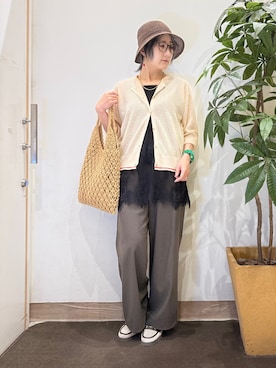 「SHOO・LA・RUE（シューラルー）の【S-LL/洗濯機可】さらっとタッチ ほんのりシアーカーディガン（カーディガン/ボレロ、ベージュ系）」を使った、misakiさん（レディース・157cm）の夏コーディネート