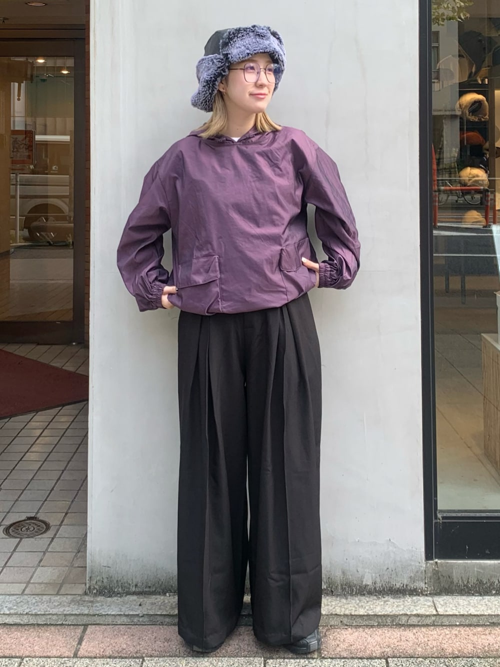 「HUF、トラッパーキャップ、トラッパー、イヤーフラップキャップ、フライトキャップ、アノラックパーカー、スラックス、スポーツミックス、秋服コーデ、シンプル、マウンテンパーカー」｜「HUFのHUF INTERGALACTIC AVIATOR HAT / ハフ（ハット、ブラック系）」を使った、ishishi30さん（レディース・155cm）の秋コーディネートの1枚目の写真