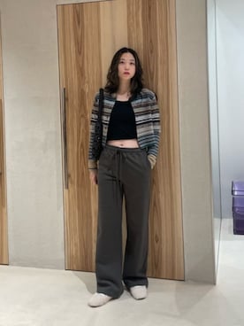 「アイテム（スウェットパンツ、グリーン系）」を使った、oomotoさん（レディース・162cm）の冬コーディネート