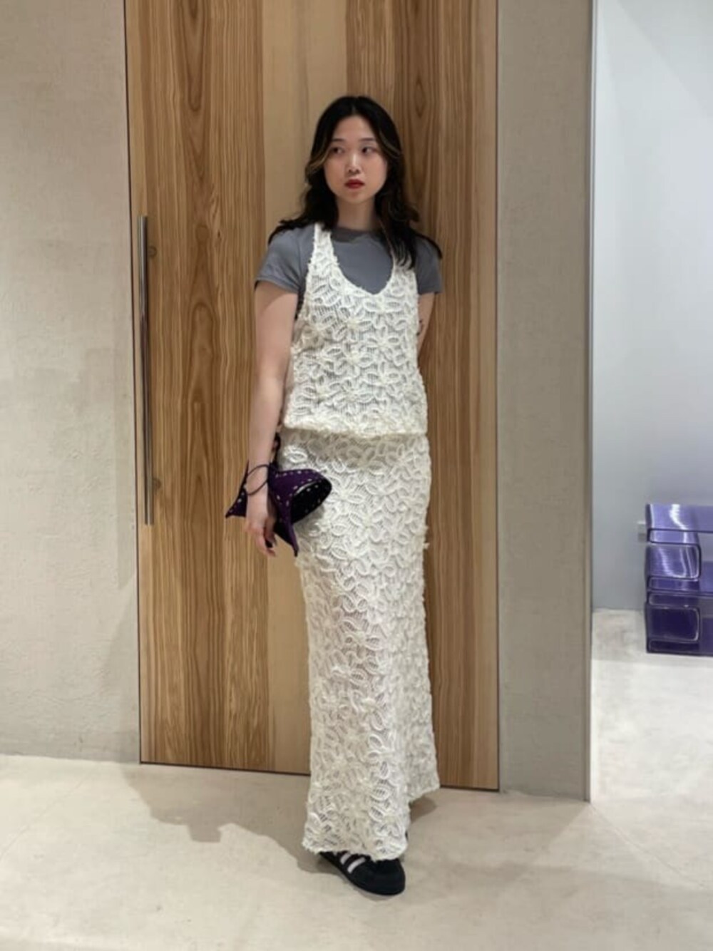 ATTISESSION＞フラワーモチーフ サテン ホルターネックトップス