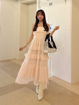 ホルターネックフリルキャミワンピースを使った人気ファッション