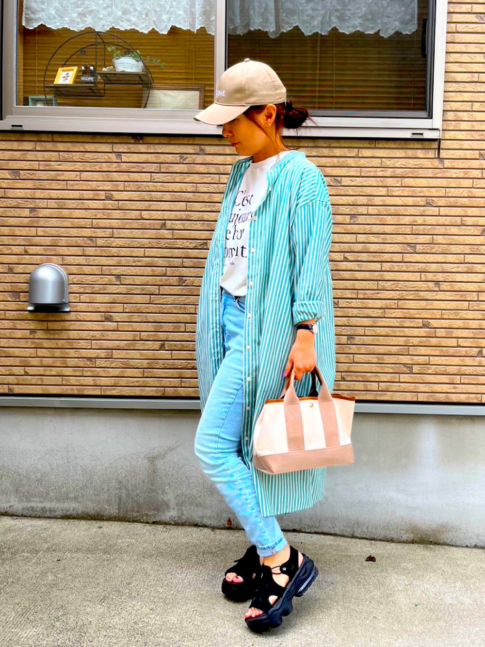 「NIKE、シャツワンピ、ZARA、カジュアルコーデ、セリーヌ、パンツスタイル、大人カジュアル、GU、ユニクロ、アラフォー、しまむら」｜「NIKEのNIKE ナイキ W AIRMAX KOKO SANDAL エアマックス KOKO サンダル WCI8798 003BLK/BLK（サンダル、ブラック系）」を使った、@imi☺︎Ricoさん（レディース・158cm）の夏コーディネートの1枚目の写真