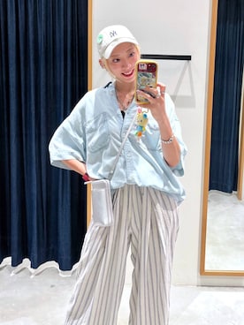 「BAYFLOW（ベイフロー）の[スマホ・カード収納可♪]多機能キースターミニウォレットショルダー2（財布、シルバー系）」を使った、TAMUさん（レディース・171cm）の春コーディネート