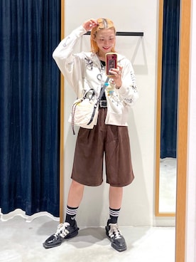 「BAYFLOW（ベイフロー）のスウェードハーフパンツ（その他パンツ、ブラウン系）」を使った、TAMUさん（レディース・171cm）の秋コーディネート