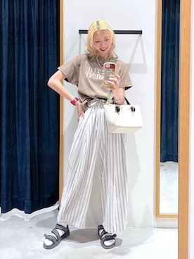 「BAYFLOW（ベイフロー）の[ヴィンテージ感のある風合い]ピグメントロゴ半袖Tシャツ（Tシャツ/カットソー、ブラウン系）」を使った、TAMUさん（レディース・171cm）の夏コーディネート