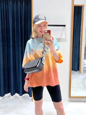 「BAYFLOW（ベイフロー）のバイカラーナミロゴCAP（キャップ、ブラック系）」を使った、TAMUさん（レディース・171cm）の夏コーディネート