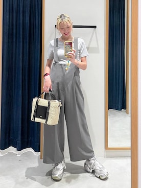 「BAYFLOW（ベイフロー）の[500mlペットボトルが入る]バックルハンドルペーパートート（ショルダーバッグ、ブラック系）」を使った、TAMUさん（レディース・171cm）の春コーディネート