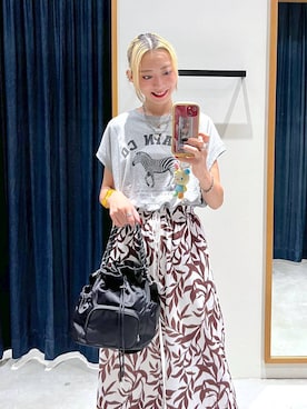 「BAYFLOW（ベイフロー）のフレンチドルマンプリントＴ（Tシャツ/カットソー、グレー系）」を使った、TAMUさん（レディース・171cm）の夏コーディネート