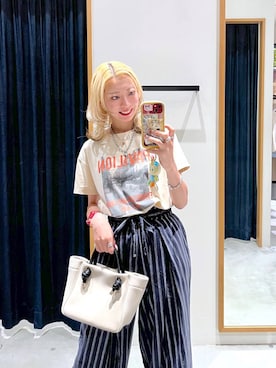 「BAYFLOW（ベイフロー）の[なめらかな肌触り]スムースタッチロゴ半袖Tシャツ（Tシャツ/カットソー、ベージュ系）」を使った、TAMUさん（レディース・171cm）の夏コーディネート