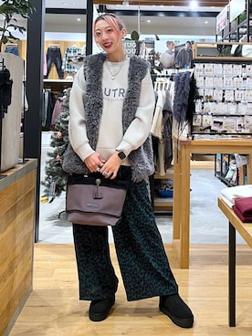 「Minnetonka（ミネトンカ）のアイテム」を使った、TAMUさん（レディース・171cm）の秋コーディネート