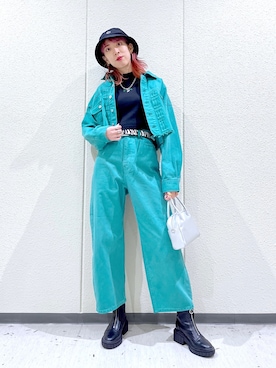「アイテム（デニムジャケット、グリーン系）」を使った、TAMUさん（レディース・172cm）の冬コーディネート