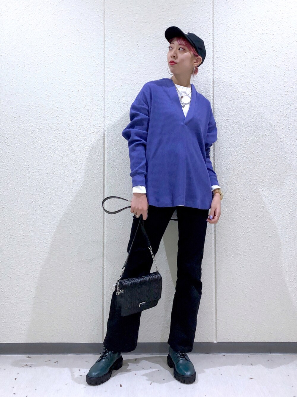 「PAGEBOY、だから秋服が好き、休日コーデ、大人カジュアル、秋コーデ、ビッグシルエット、レイヤードスタイル、フレアパンツ、ストリート、厚底シューズ、レースアップシューズ、ショルダーバッグ、ロンT、wearhalloween2021」｜「PBLIMの【PAGEBOYLIM】シシュウキャップ（キャップ、ブラック系）」を使った、TAMUさん（レディース・172cm）の秋コーディネートの1枚目の写真