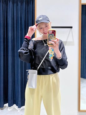 「BAYFLOW（ベイフロー）の[スマホ・カード収納可♪]多機能キースターミニウォレットショルダー2（財布、シルバー系）」を使った、TAMUさん（レディース・171cm）の春コーディネート