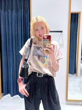 「BAYFLOW（ベイフロー）の[ヴィンテージ感のある風合い]ピグメントロゴ半袖Tシャツ（Tシャツ/カットソー、ベージュ系）」を使った、TAMUさん（レディース・171cm）の夏コーディネート